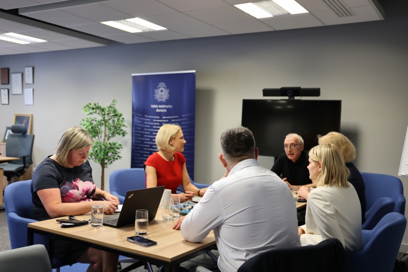 VID ģenerāldirektore tiekas ar Latvijas Tirgotāju Asociācijas pārstāvjiem un paraksta vienošanos par savstarpēju sadarbību