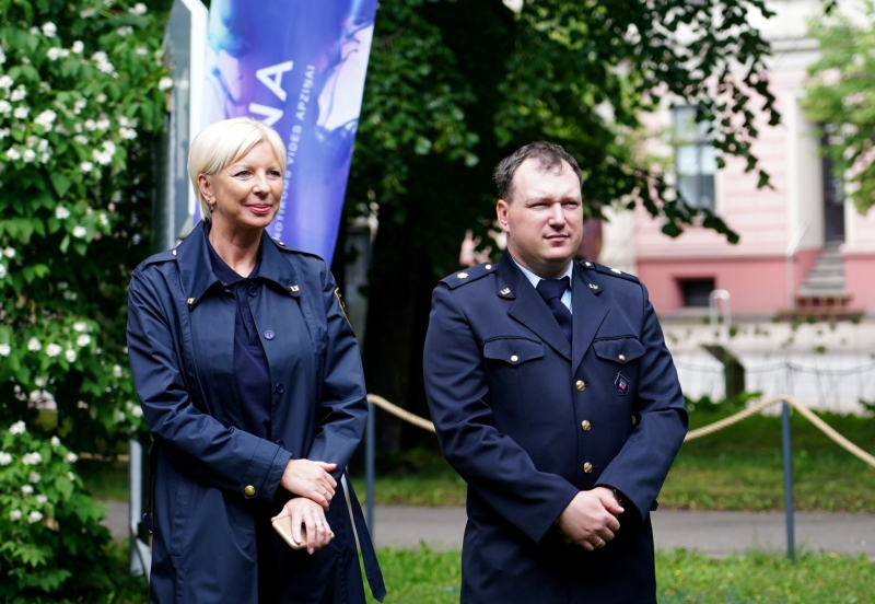 Patentu valdes kampaņas “Viltojums – lielisks komplekts?” publicitātes foto