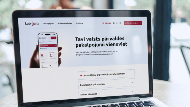 Datora ekrānā atvērta latvija.lv tīmekļvietne