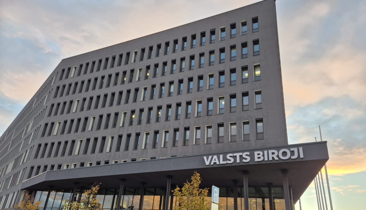 Talejas iela 1 ēka no galvenās ieejas puses