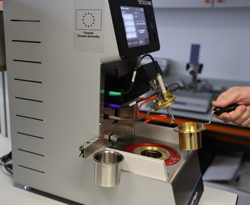 Degvielas uzliesmošanas temperatūras analizators