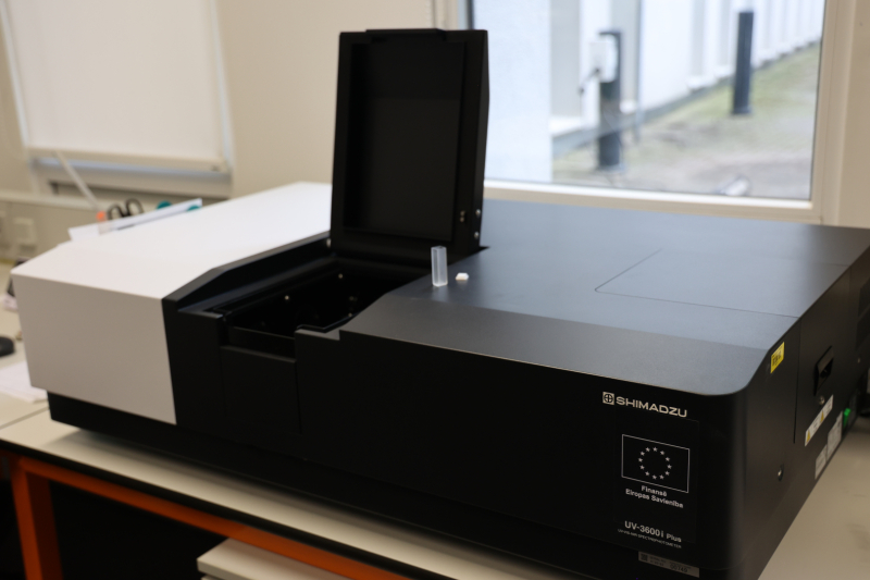 Ultravioletās un redzamās gaismas (UV-VIS) spektrofotometrs