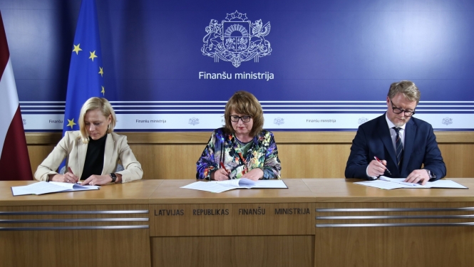 VID ģenerāldirektore Baibas Šmites-Roķe, FM valsts sekretāre Baiba Bāne, RTU rektors Tālis Juhna