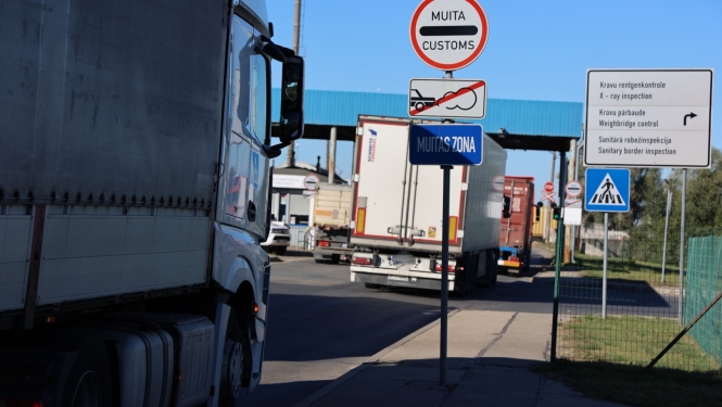 Kravas automašīnas muitas zonā