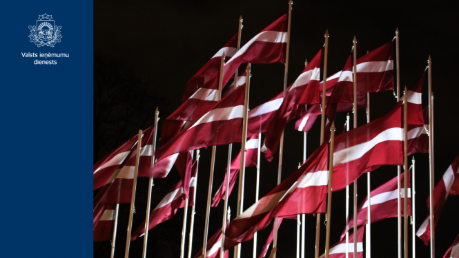 Latvijas karogi mastos