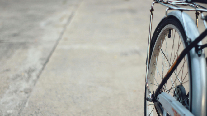 Velosipēda aizmugurējais ritenis tuvplānā
