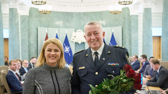 Latvijas Republikas Ministru prezidente Evika Siliņa un VID ģenerāldirektora vietnieks muitas jomā, Muitas pārvaldes direktors Raimonds Zukuls