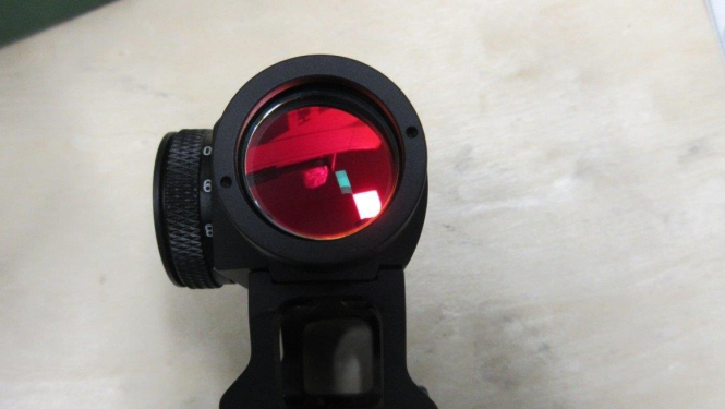 Optiskais tēmeklis pretskatā 