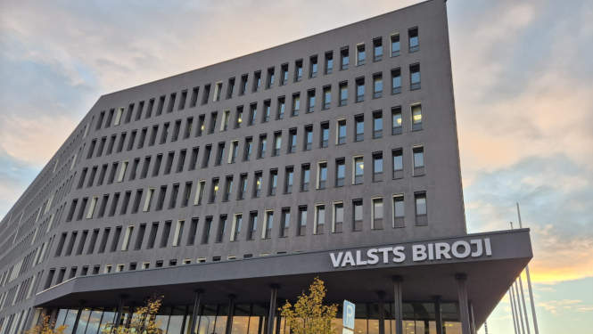 Talejas iela 1 ēka no galvenās ieejas puses