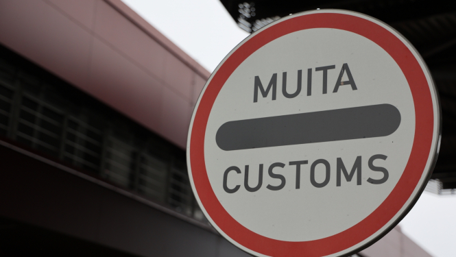 Brīdinājuma zīme ""Muita/Customs"