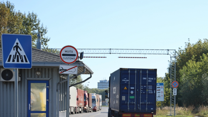 Kravas automašīnas muitas zonā