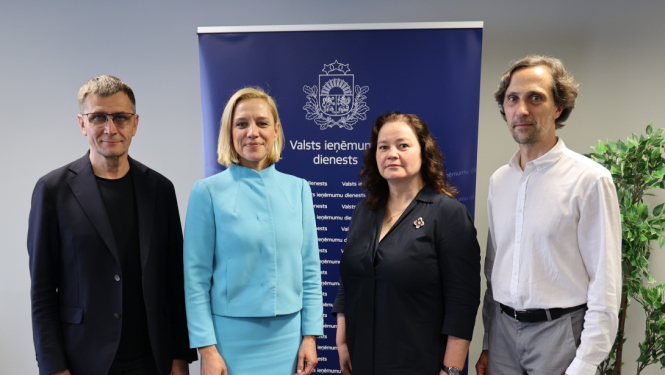 VID un Latvijas Ēdinātāju apvienības vadības kopīgais foto 