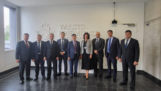 Kopbilde ar BOMCA 10 dalībvalstu pārstāvjiem Talejas ielas vestibilā