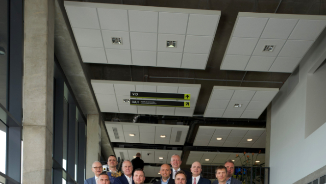 Nodokļu maksātāju gada balvas 2024 saņēmēju un VID pārstāvju kopbilde