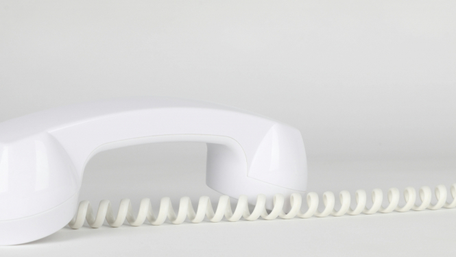 Balta stacionārā telefona klausule