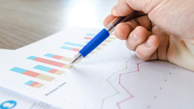Attēls ar stabiņu diagrammu