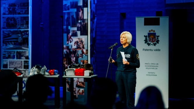 VID Muitas pārvaldes direktora vietniece Sandra Kārkliņa-Ādmine uzrunā kampaņas atklāšanas pasākuma apmeklētājus