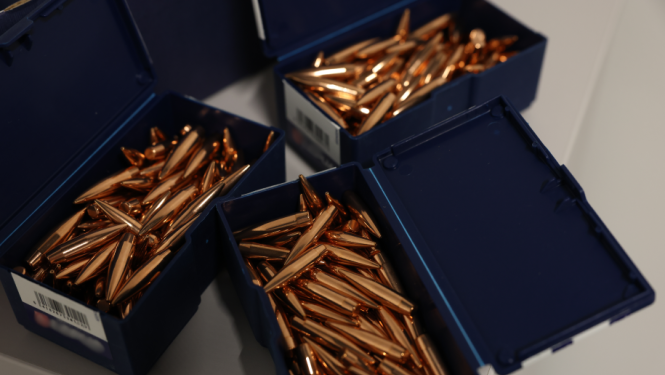 Daudz lodes zilās kastēs Fotoattēls: VDD