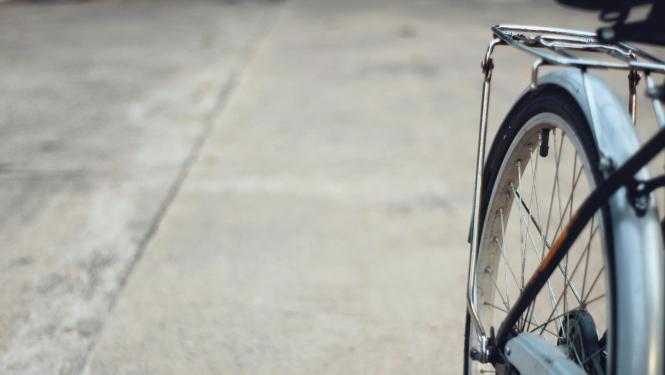 Velosipēda aizmugurējais ritenis tuvplānā