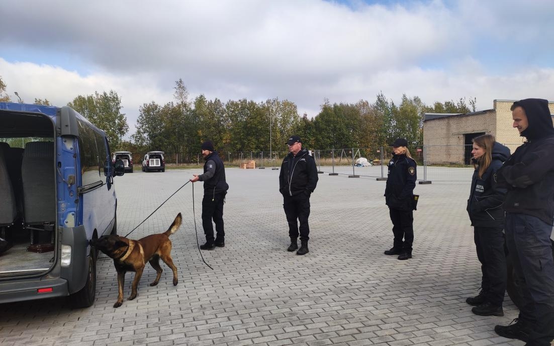 Muitas kinologi apgūst jaunas zināšanas skaidras naudas pārvietošanas kontroles jomā