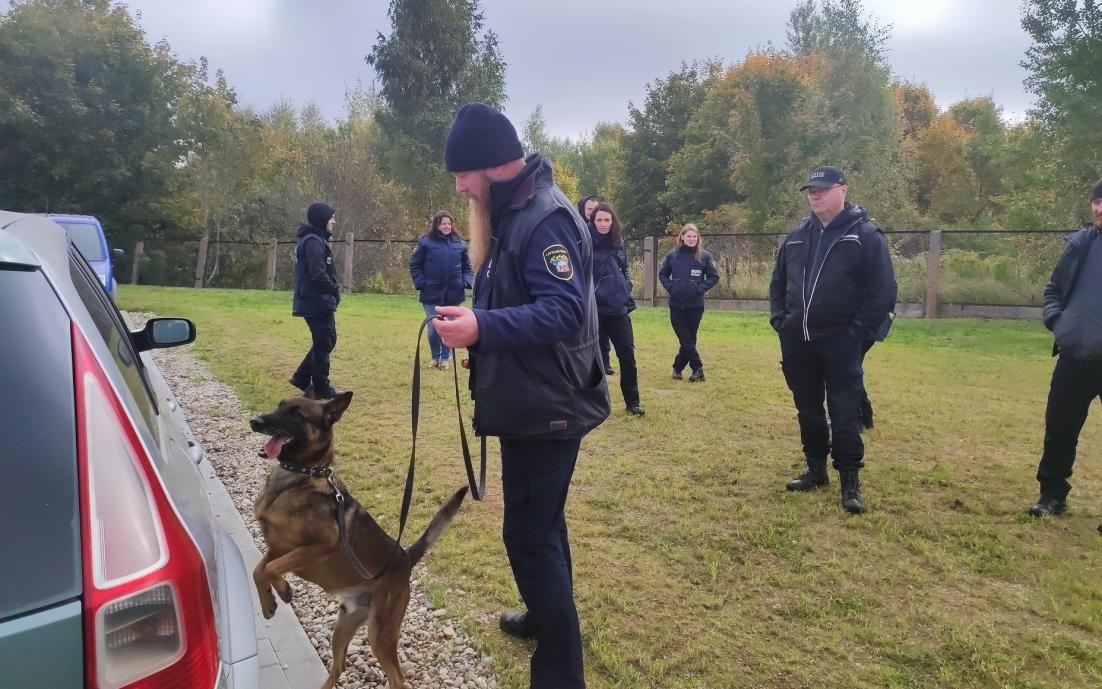 Muitas kinologi apgūst jaunas zināšanas skaidras naudas pārvietošanas kontroles jomā