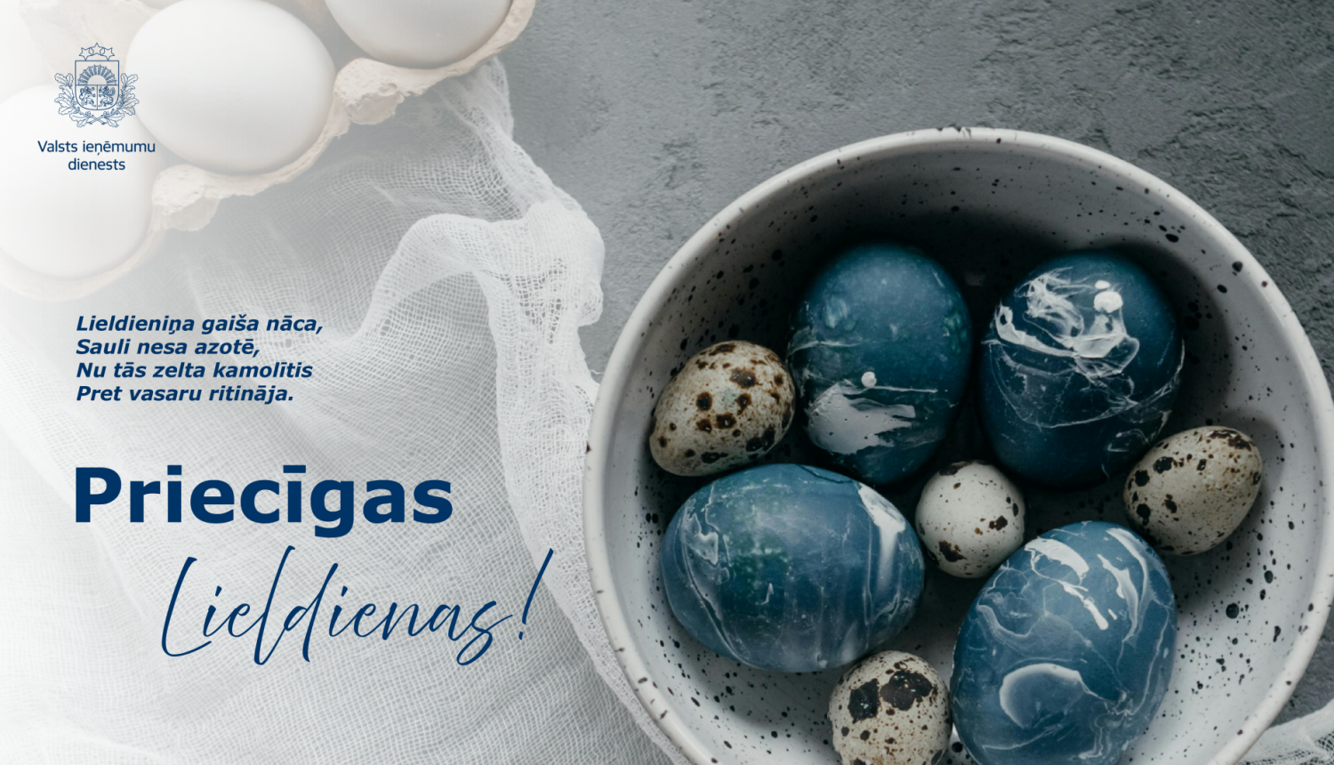 Lieldienu apsveikums, krāsainas olas baltā traukā