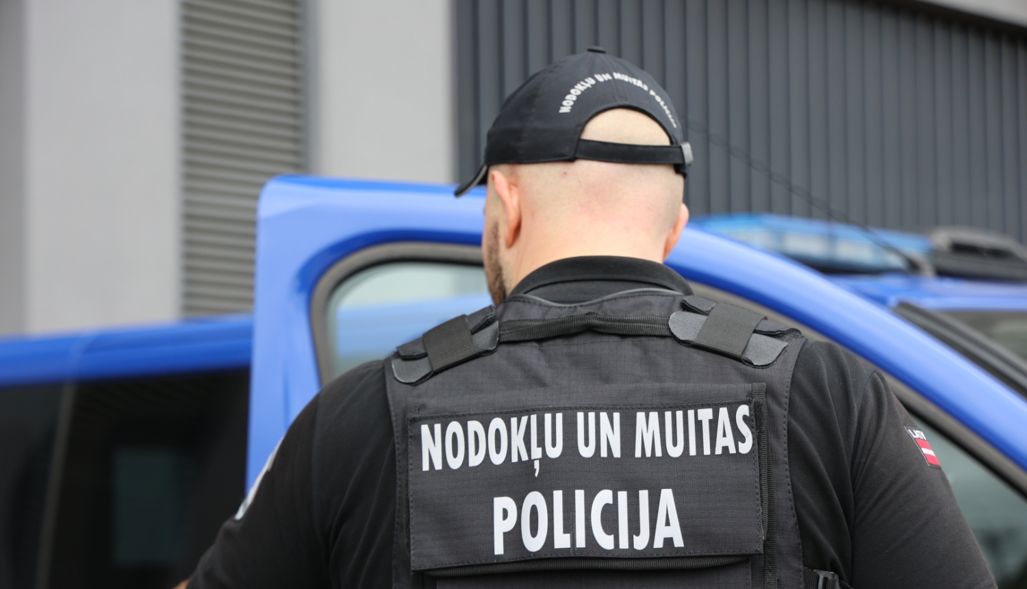 Nodokļu un muitas policijas darbinieks 