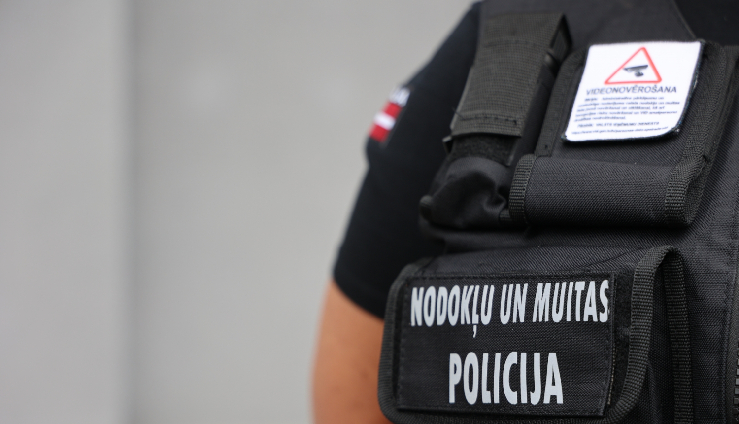 Veste ar uzrakstu nodokļu un muitas pārvalde