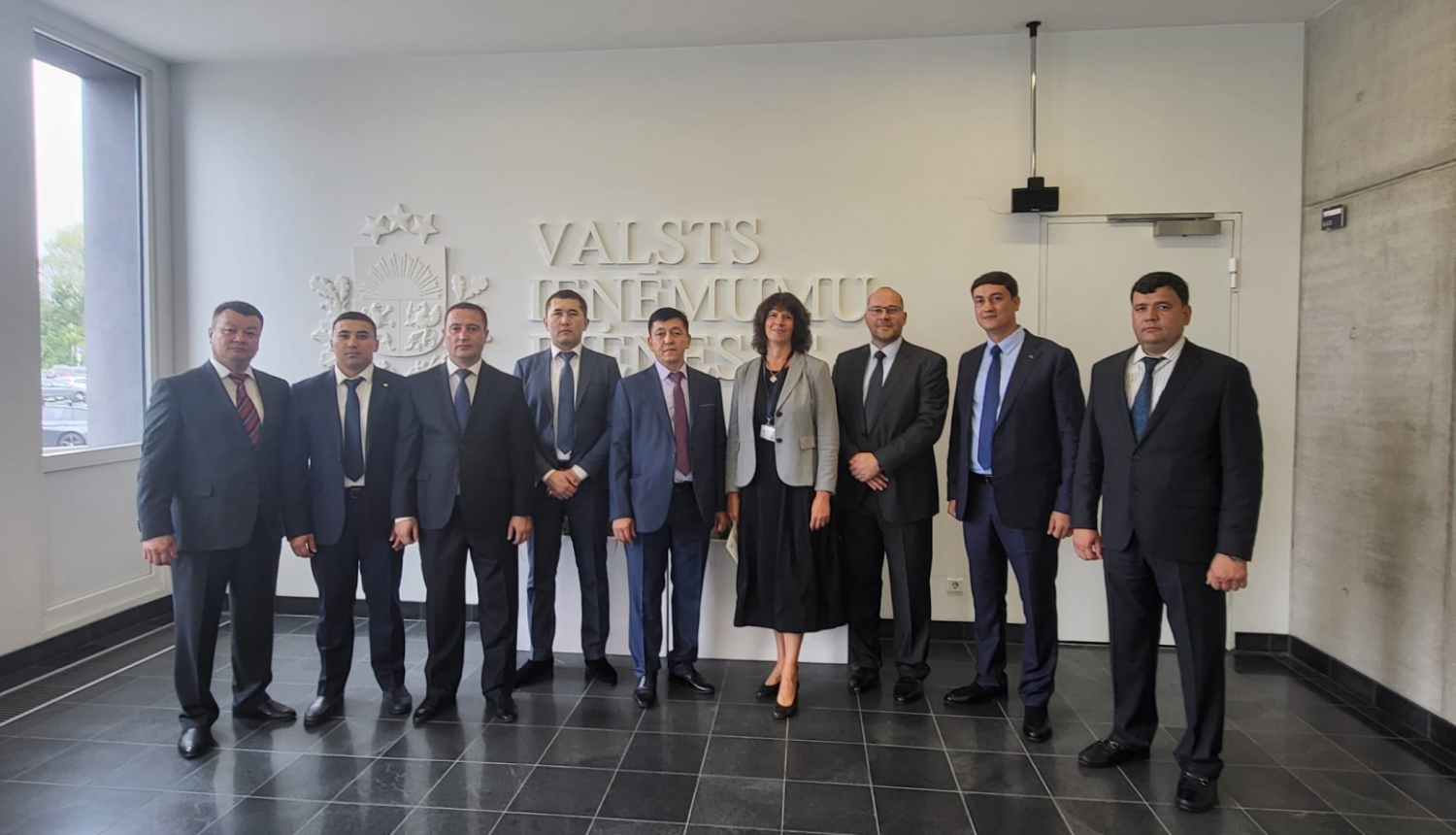 Kopbilde ar BOMCA 10 dalībvalstu pārstāvjiem Talejas ielas vestibilā