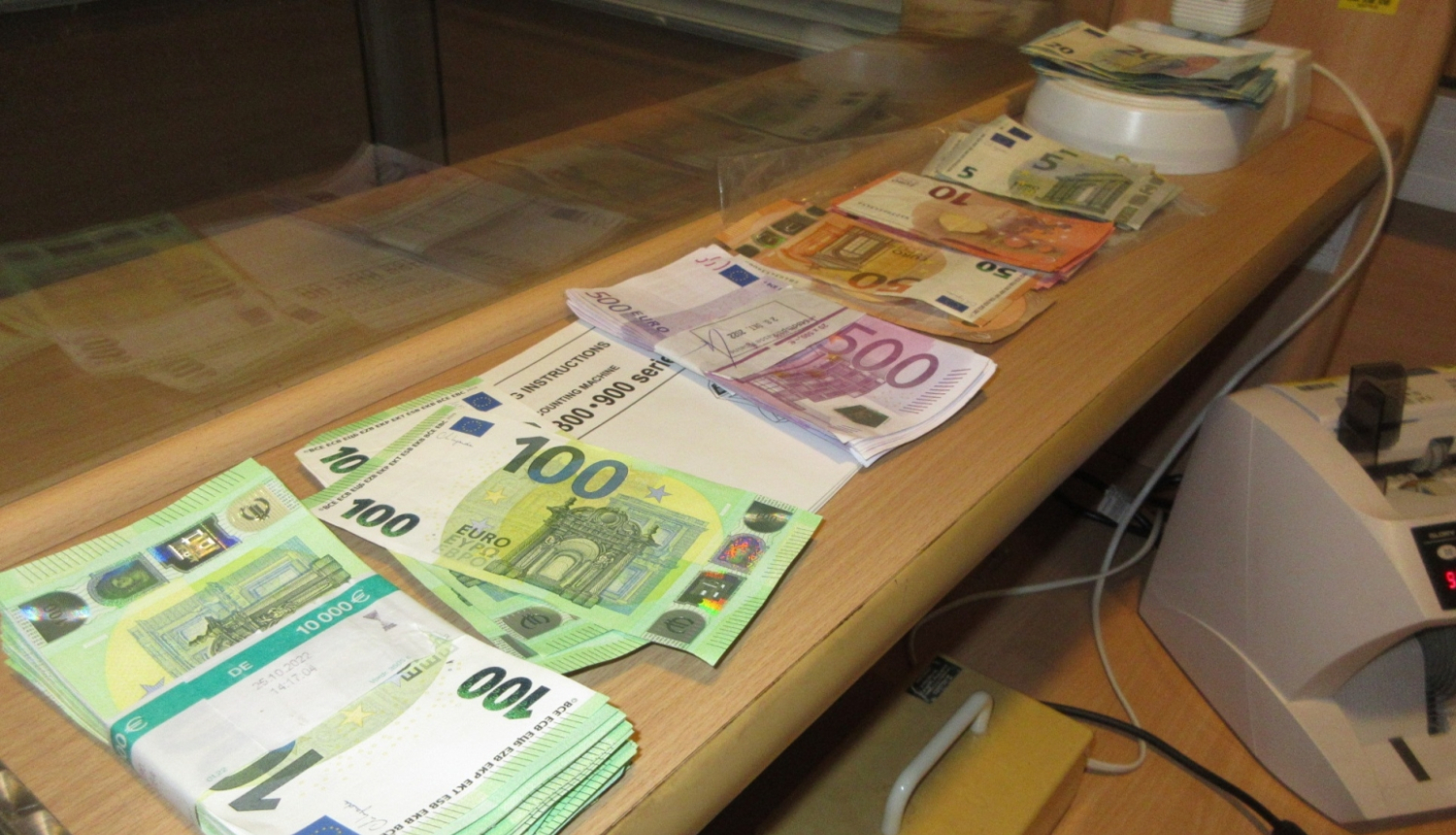 Dažādas vērtības eiro papīra banknotes 