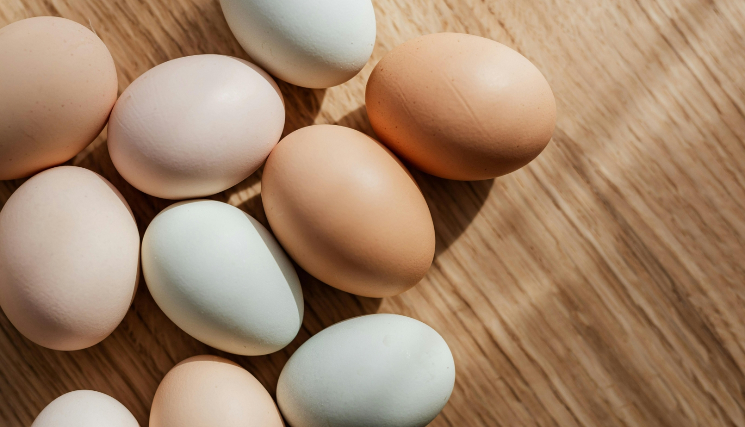 Vairākas olas uz galda