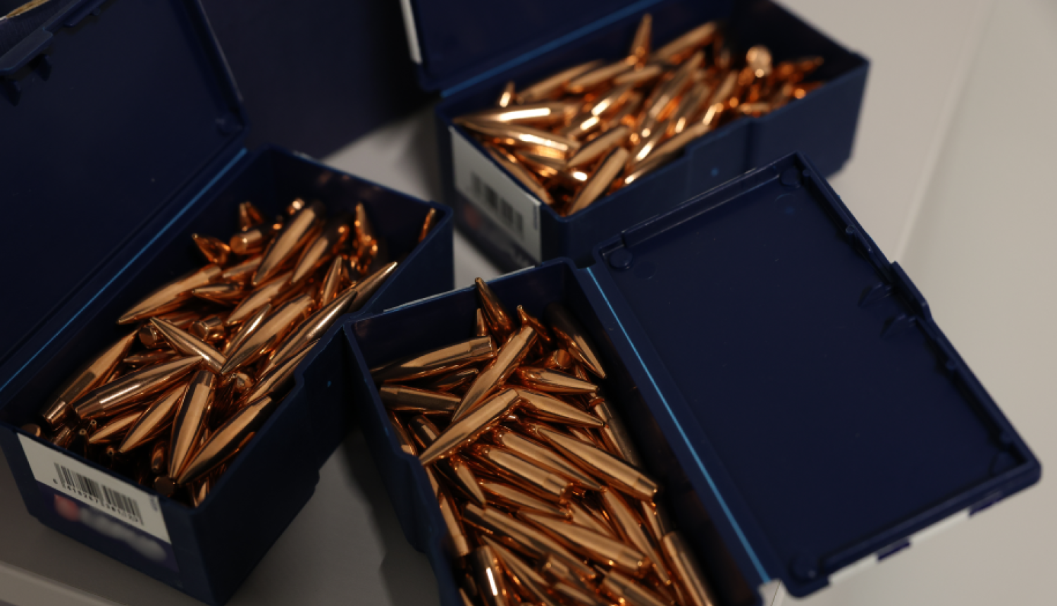 Daudz lodes zilās kastēs Fotoattēls: VDD