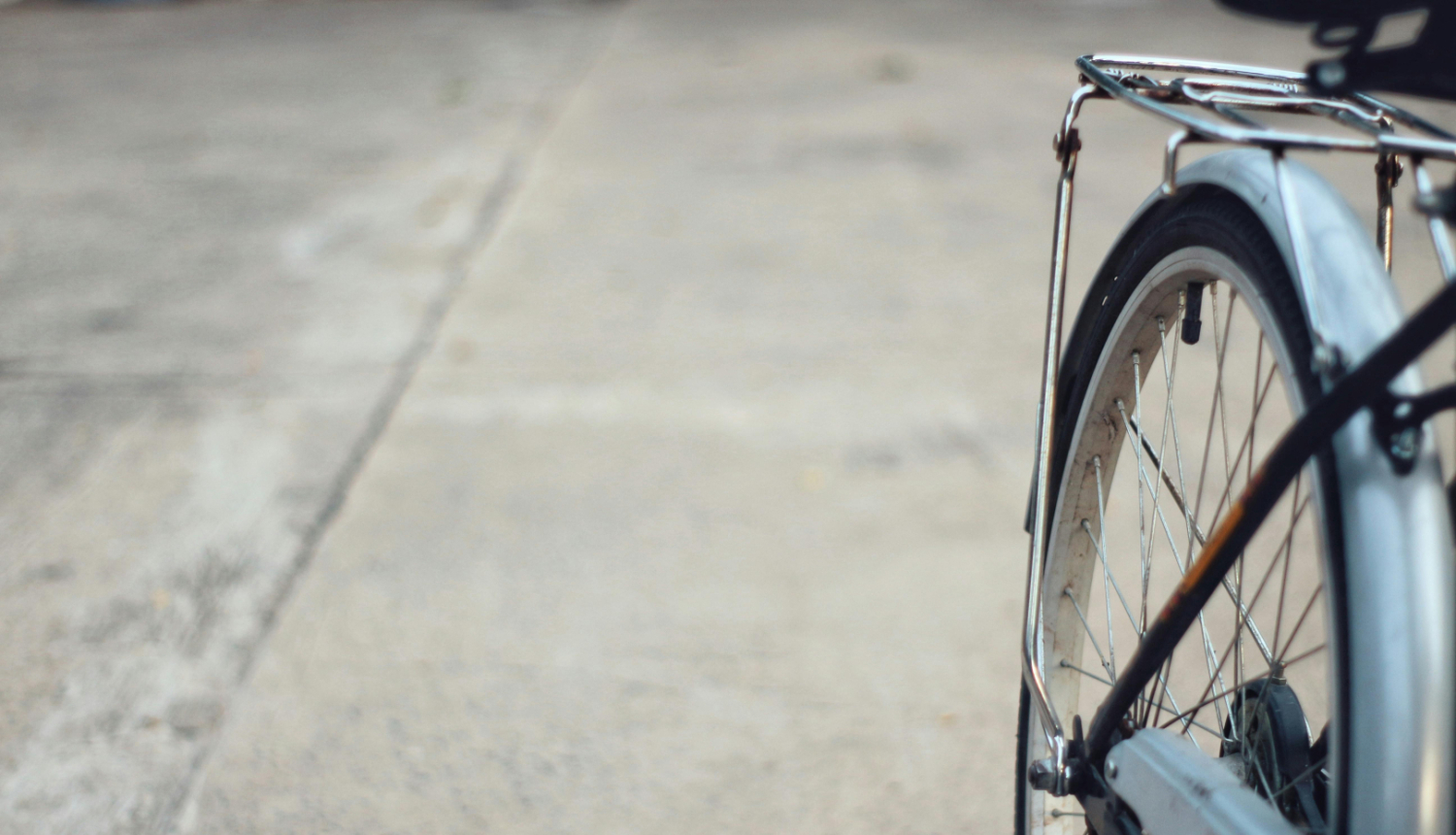 Velosipēda aizmugurējais ritenis tuvplānā