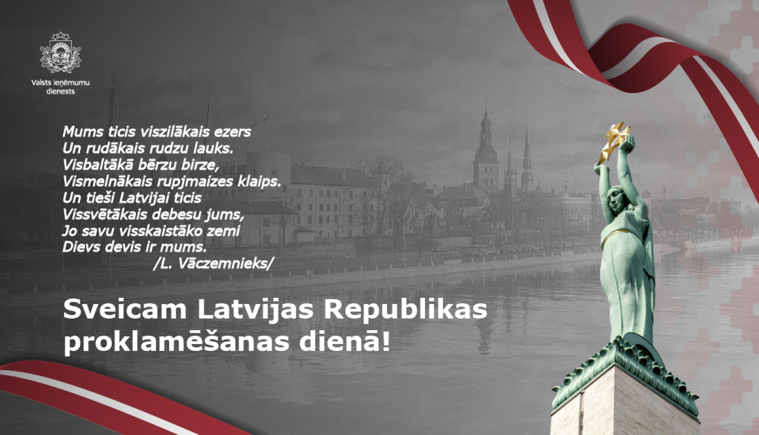 Labajā pusē Brīvības piemineklis, stūros plīvo Latvijas valsts karogs, kreisajā pusē dzejolis.