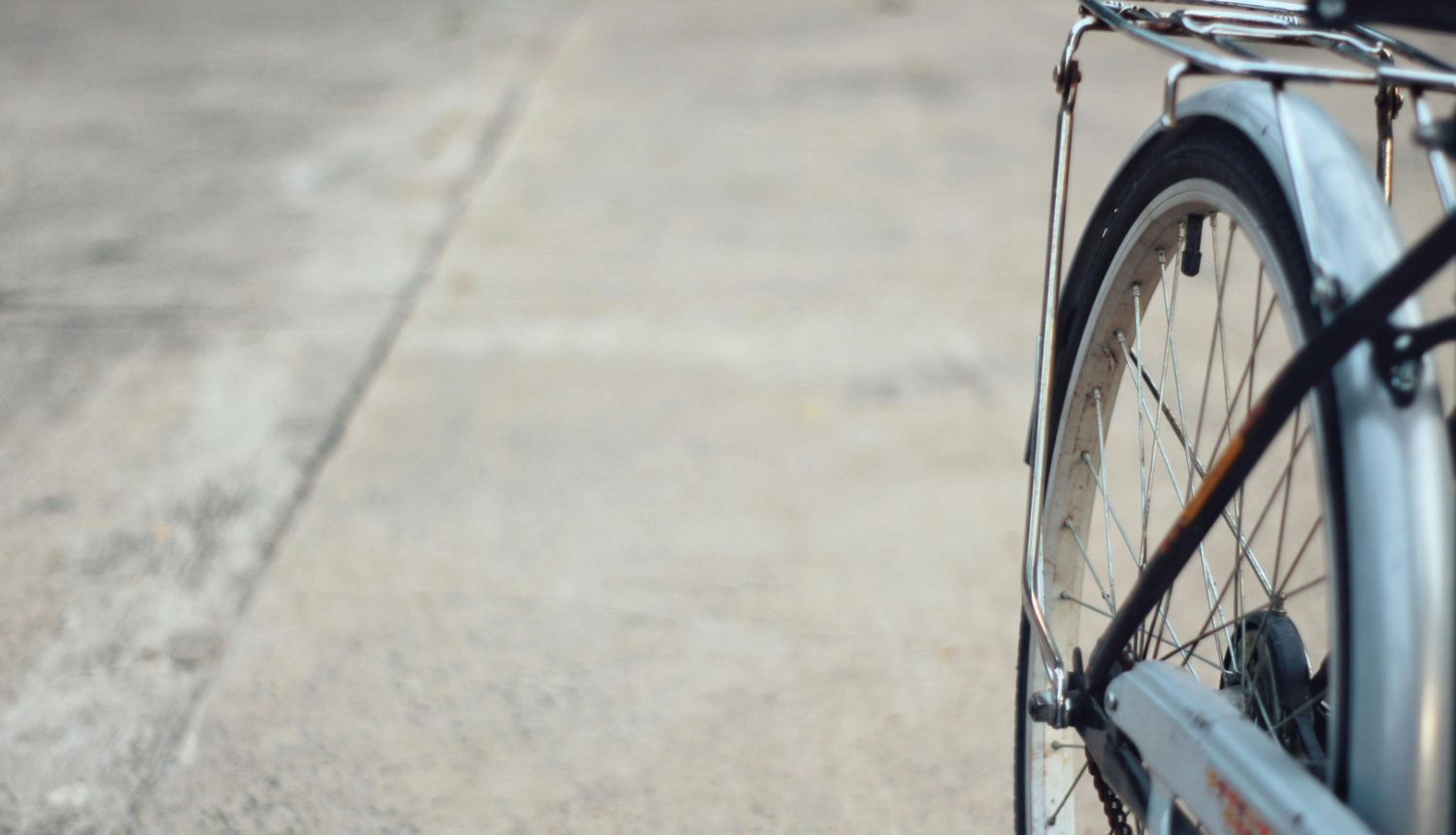 Velosipēda aizmugurējais ritenis tuvplānā